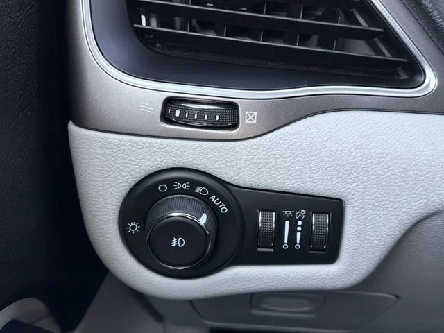 Used 2021 Beige Jeep Latitude Plus image 28