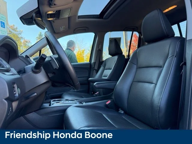 Used 2023 Black Honda RTL image 17