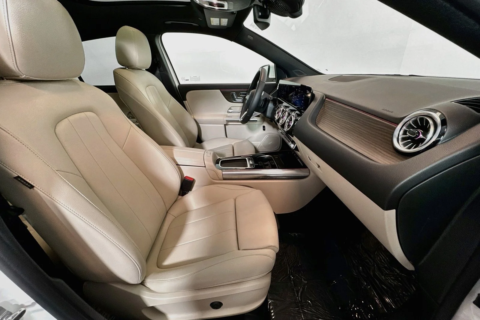 Used 2026 Polar White Mercedes-Benz GLA 250 image 27