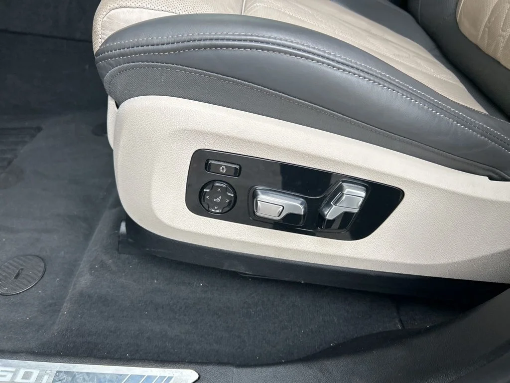 Used 2023 Blue BMW M60i image 13