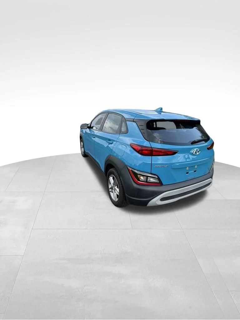 Used 2023 Green Hyundai SE image 9