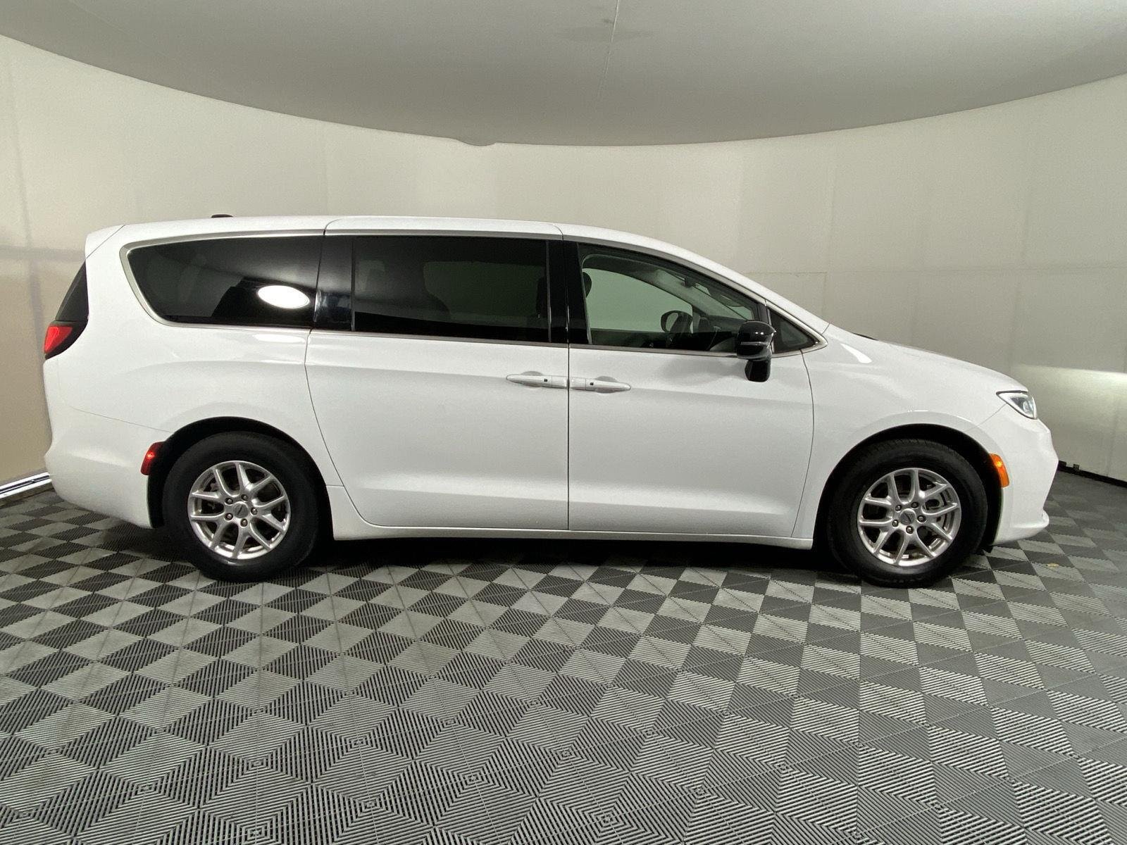 Used 2024 Bright White Clearcoat Chrysler Touring L image 10