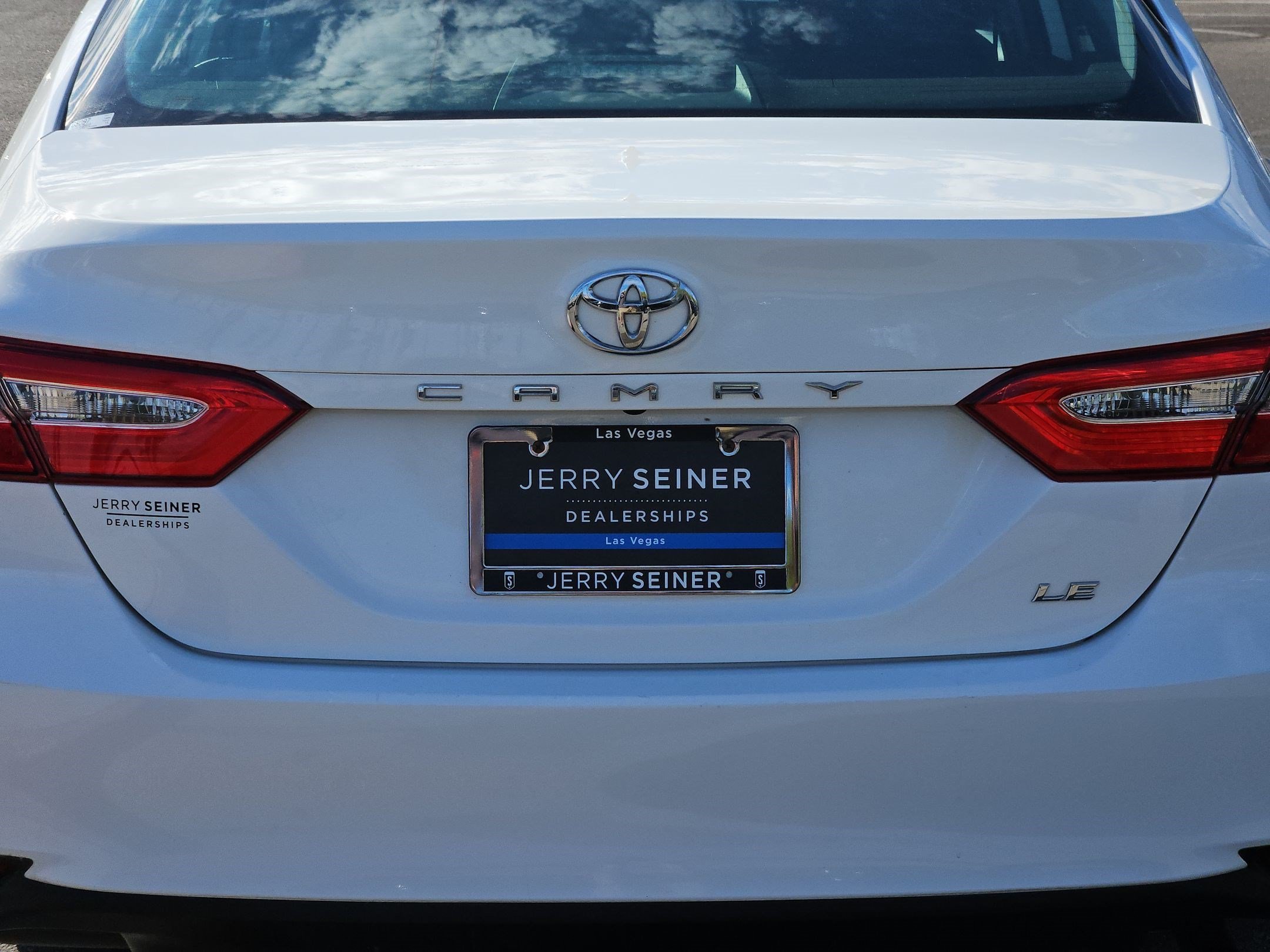 Used 2019 White Toyota LE image 13