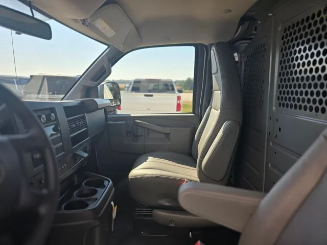 2025 Chevrolet Express Cargo Work Van - Photo 19