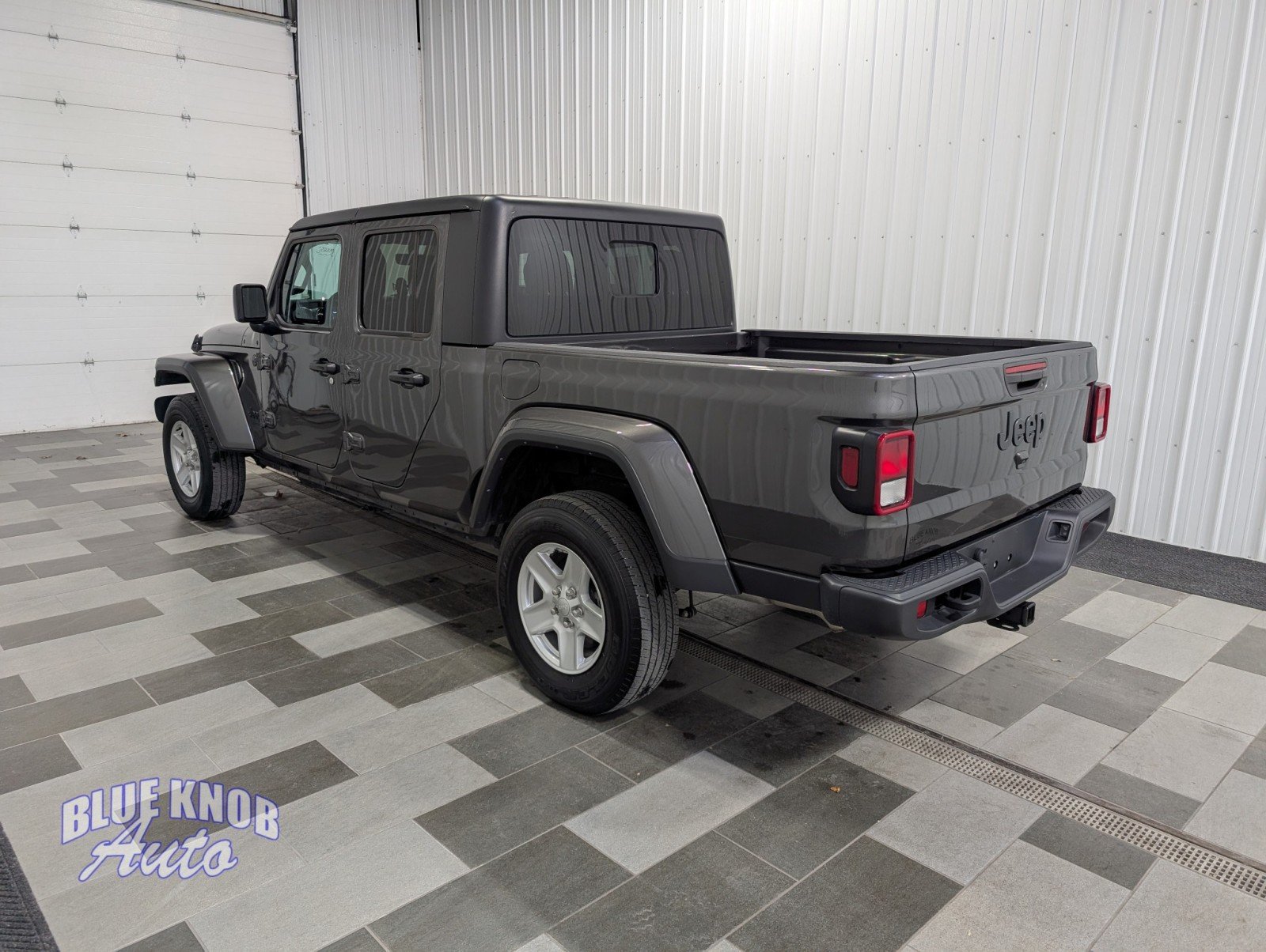 2023 Jeep Gladiator Sport S photo 2