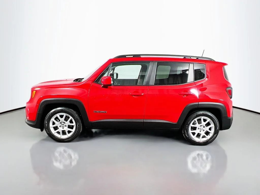 Used 2021 Red Jeep Latitude image 4