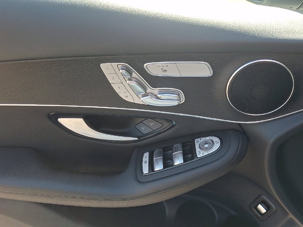 Certified Used 2022  Mercedes-Benz GLC 300 image 12