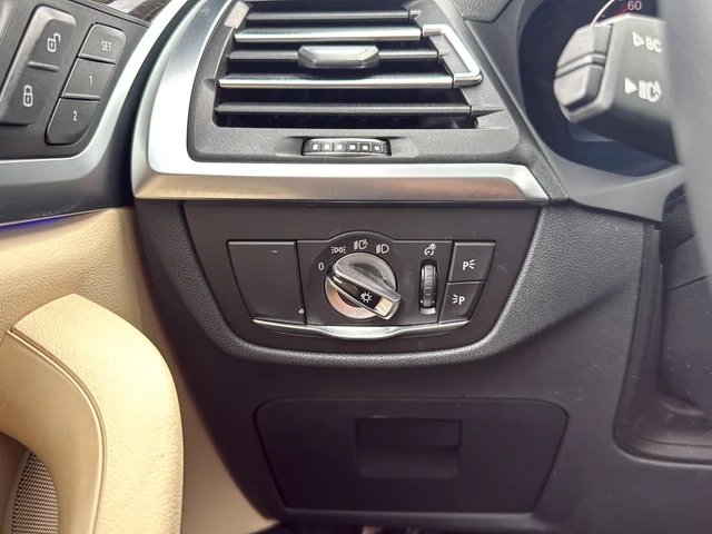 Used 2023 Gray BMW xDrive30i image 28