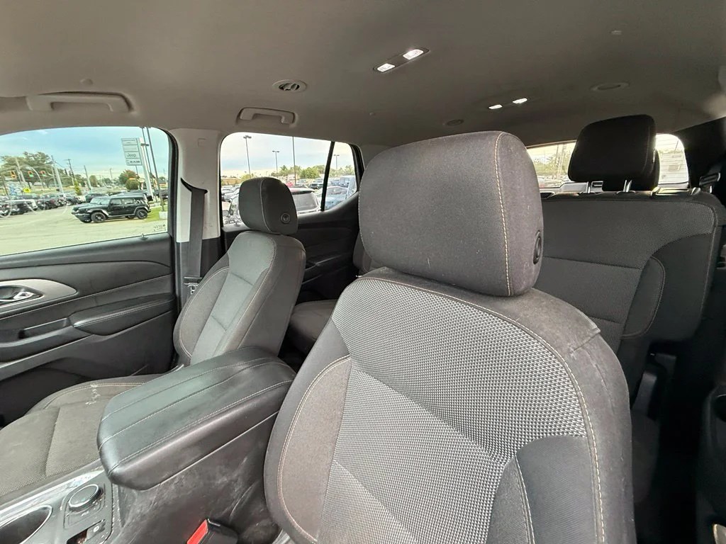 Used 2018 Silver Chevrolet LS image 13