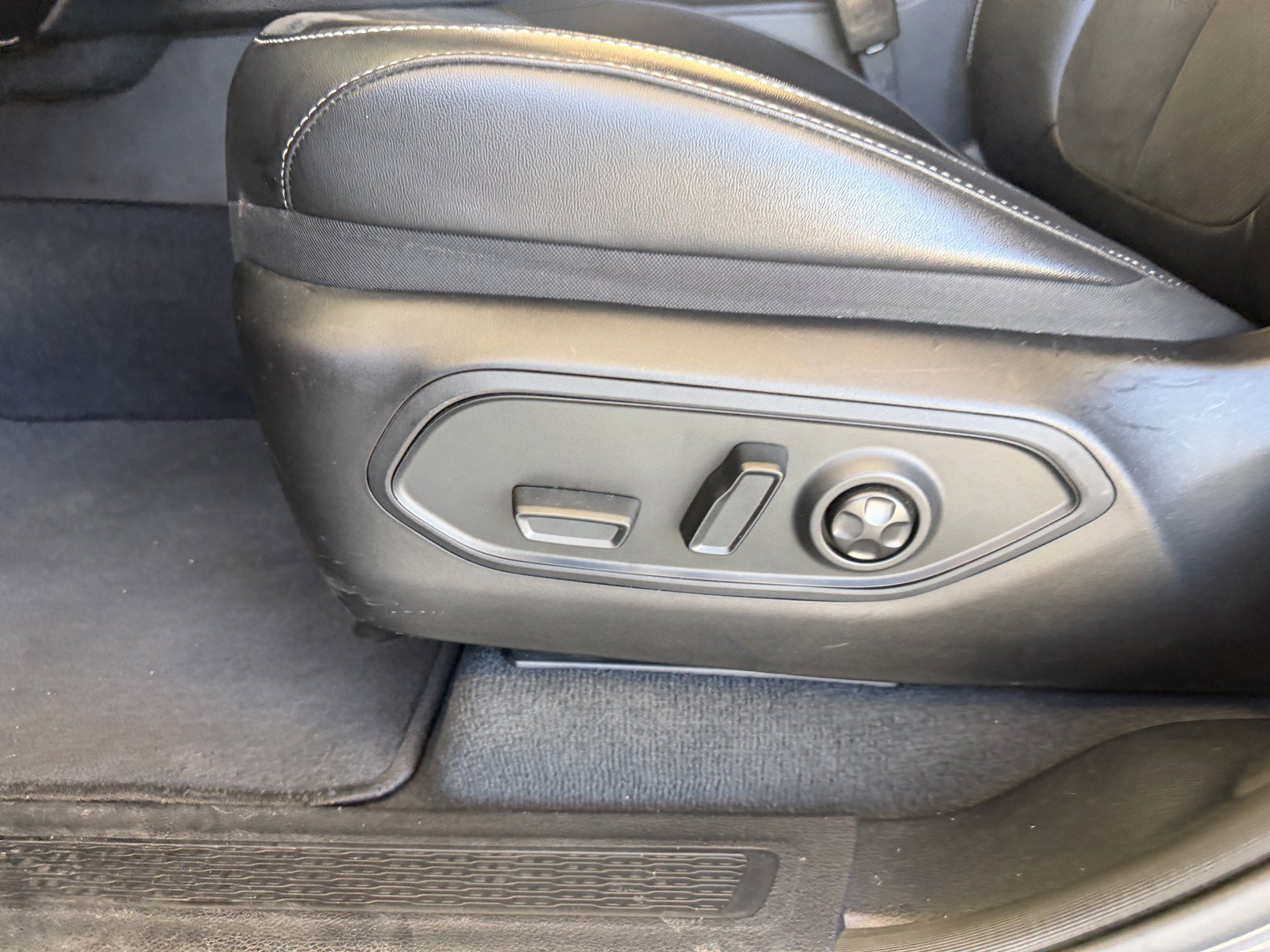 Used 2023 Baltic Gray Metallic Clearcoat Jeep Altitude image 22