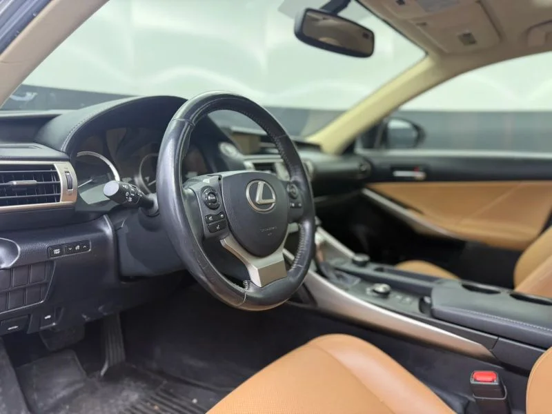 2016 Lexus IS 200t - Photo 12