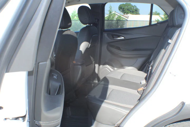 Used 2023 Summit White Buick Select image 14