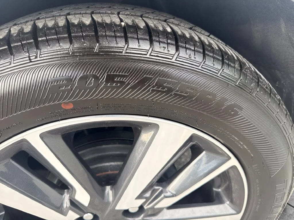 Used 2025 Silver Nissan 1.6 SV image 29