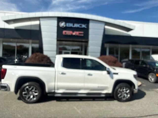 Used 2023 White GMC SLT image 31