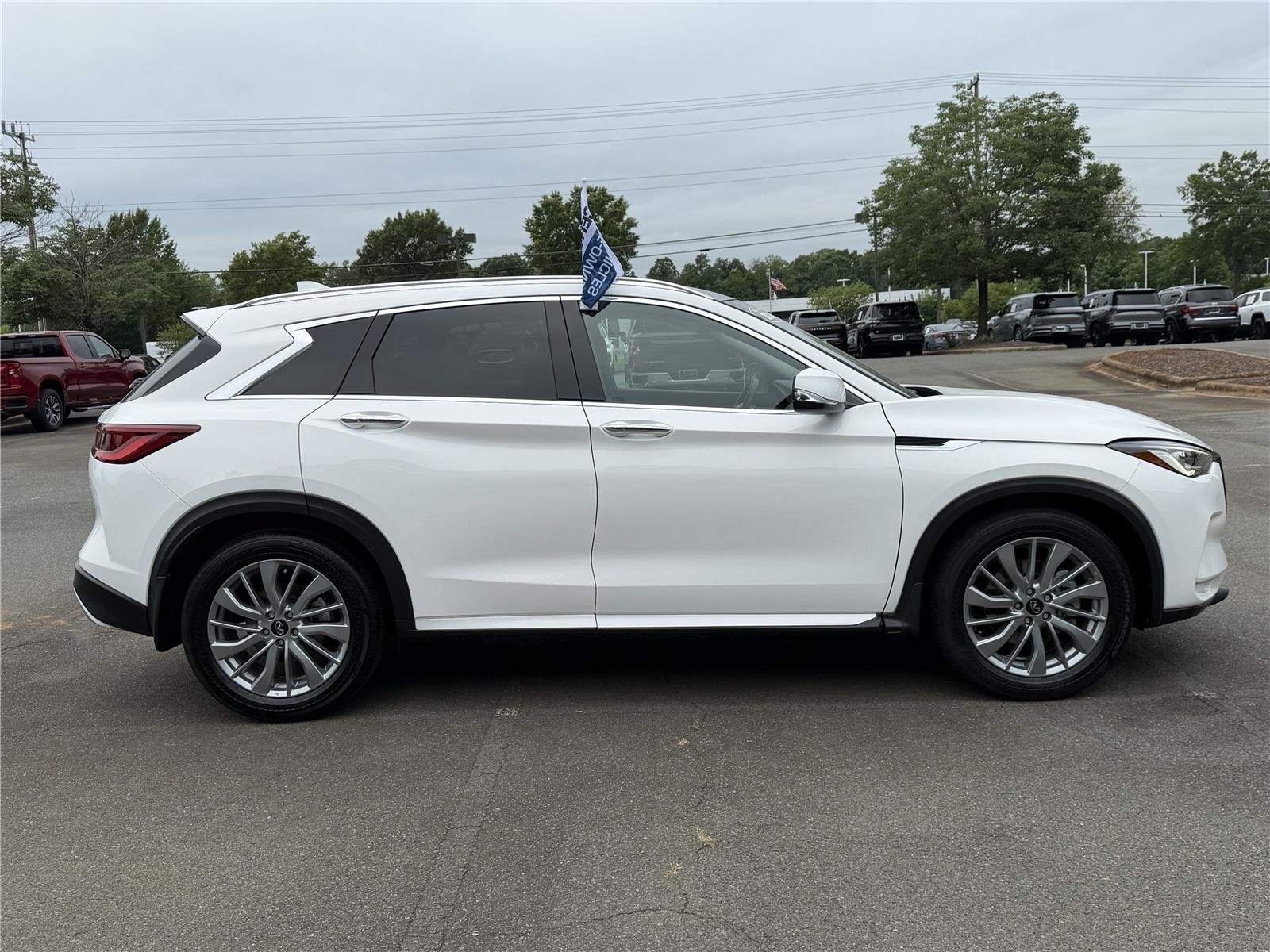 Used 2024 Lunar White INFINITI LUXE image 32
