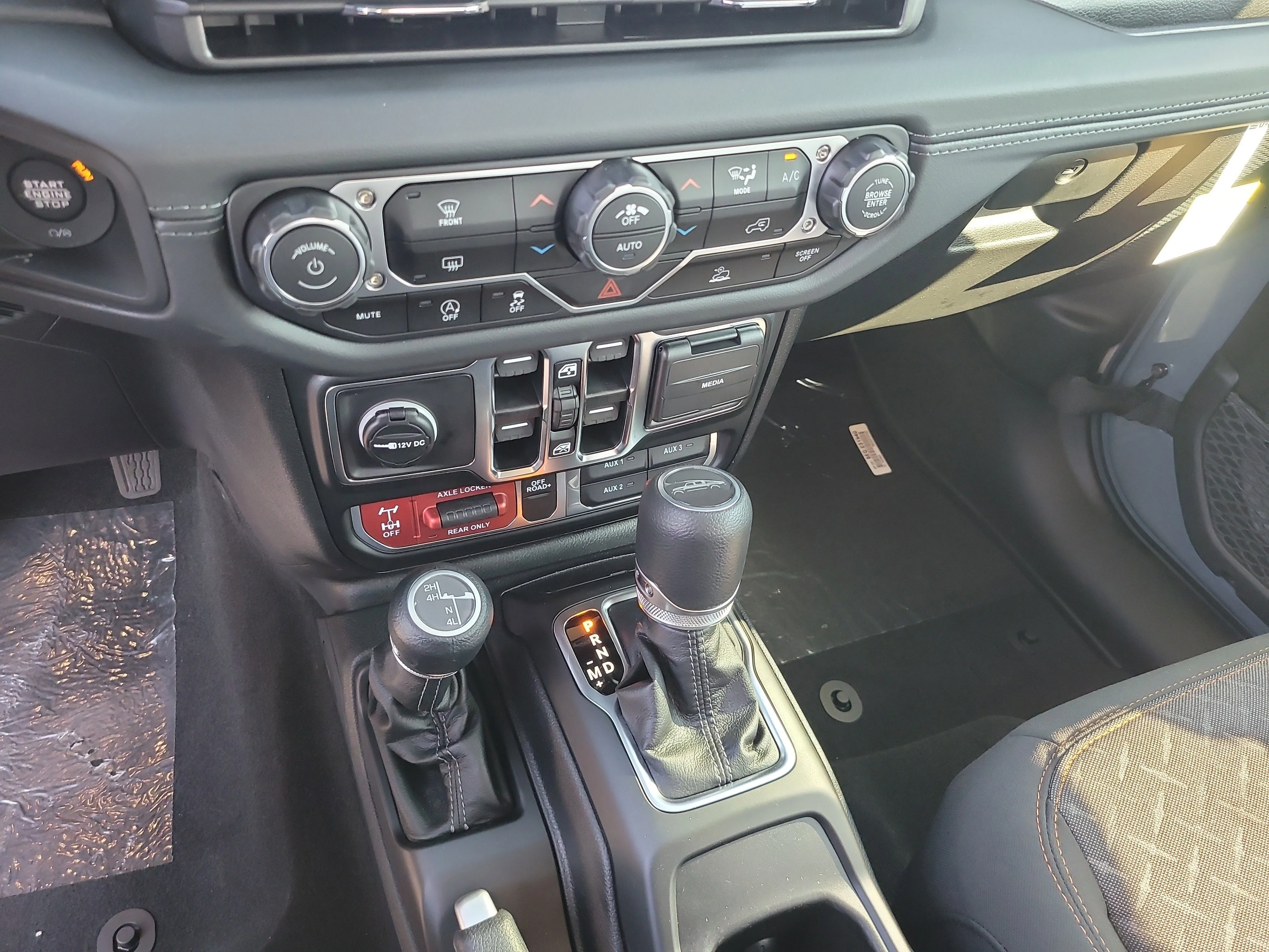 New 2026 Anvil Clearcoat Jeep Mojave image 18