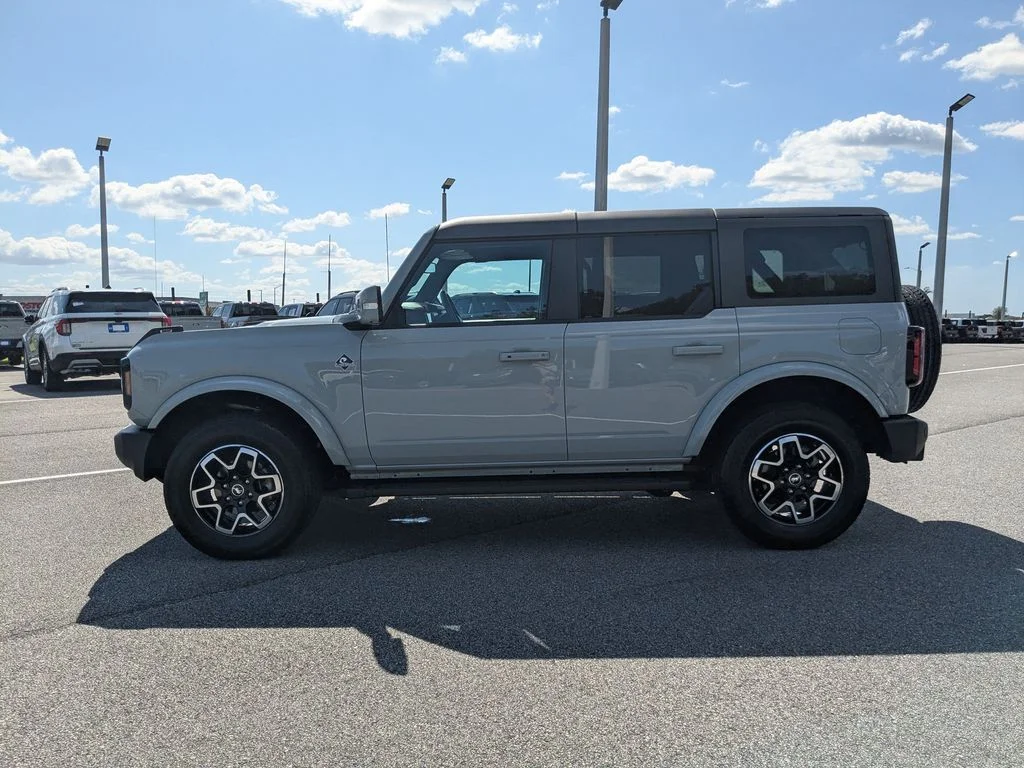 Used 2024 Cactus Green / Gray Ford Outer Banks image 7