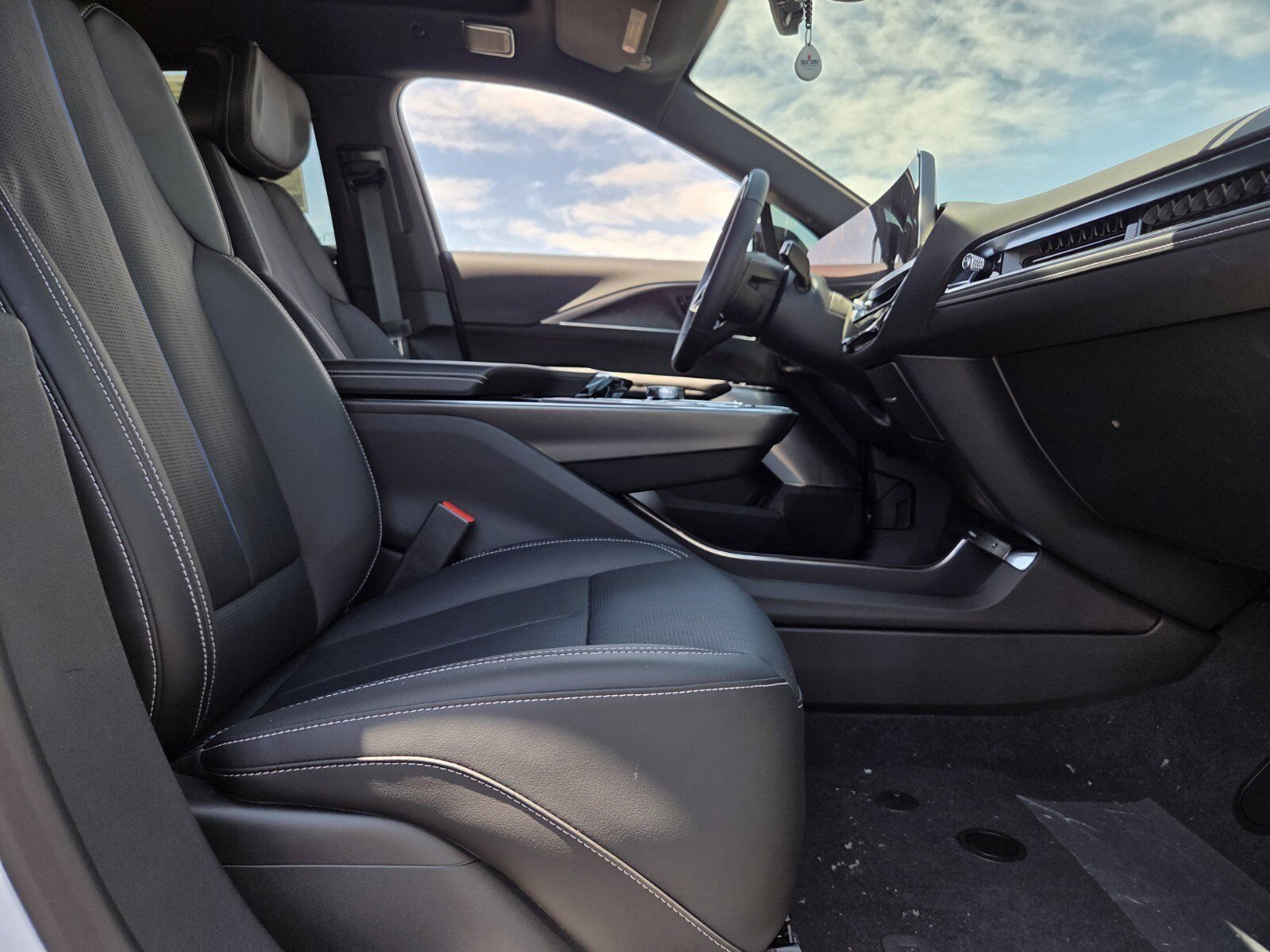 2026 Cadillac LYRIQ Premium Sport - Photo 14