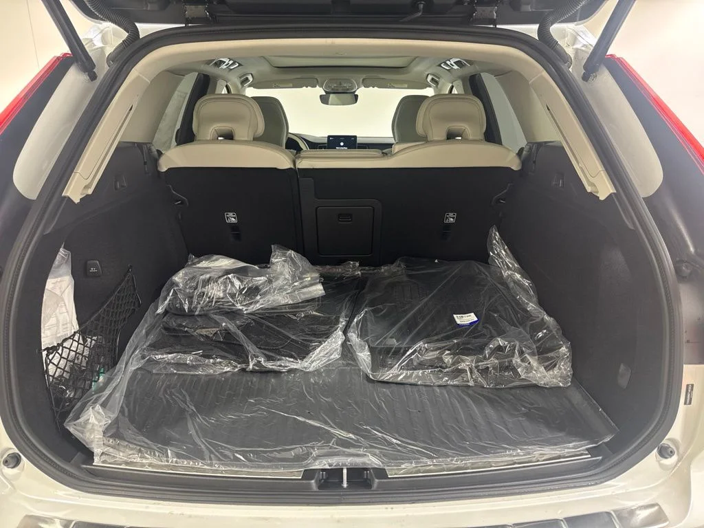 New 2026 Crystal White Volvo T8 Ultra image 29