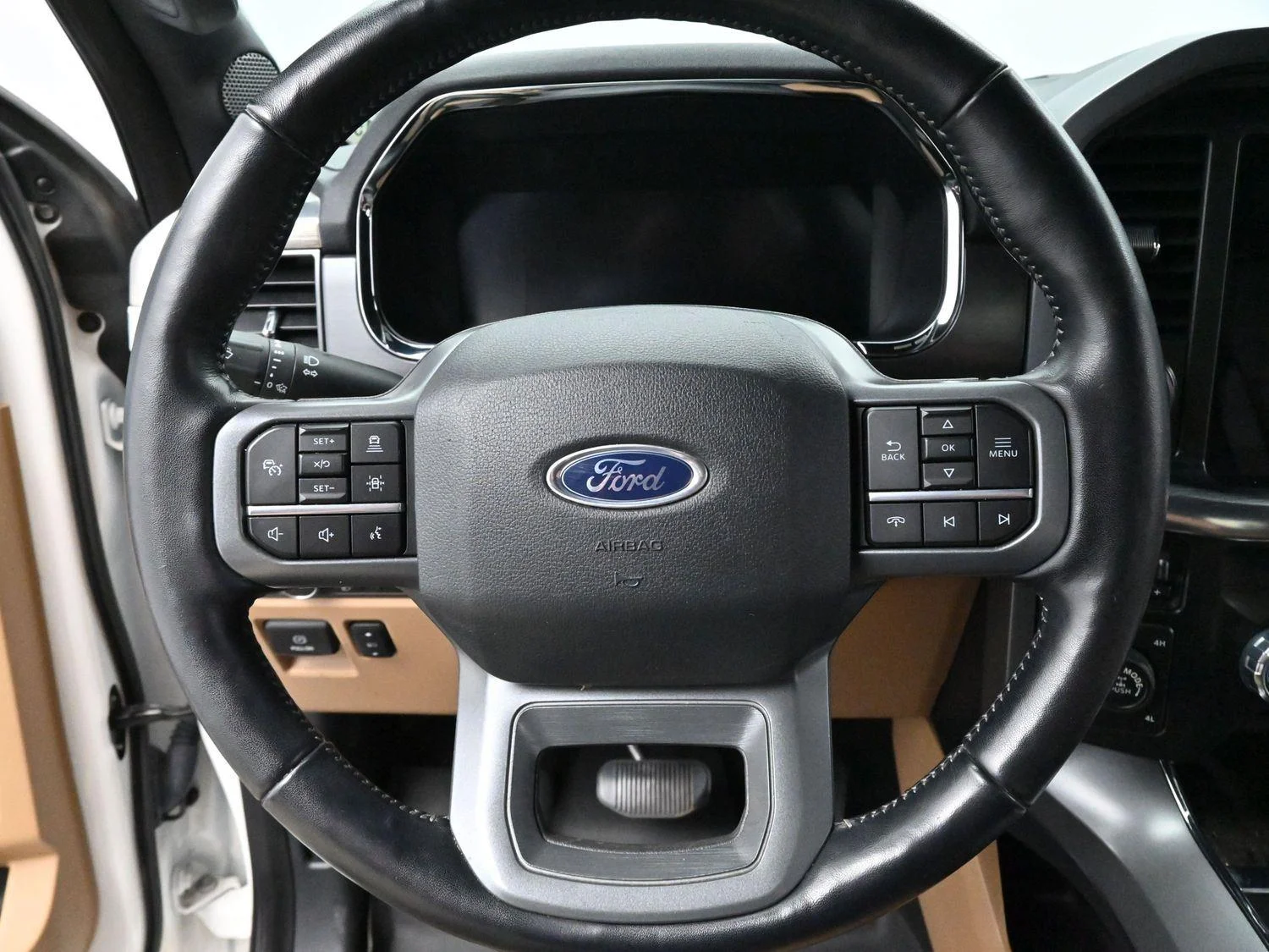 Used 2022 Star White Metallic Tri-Coat Ford LARIAT image 17