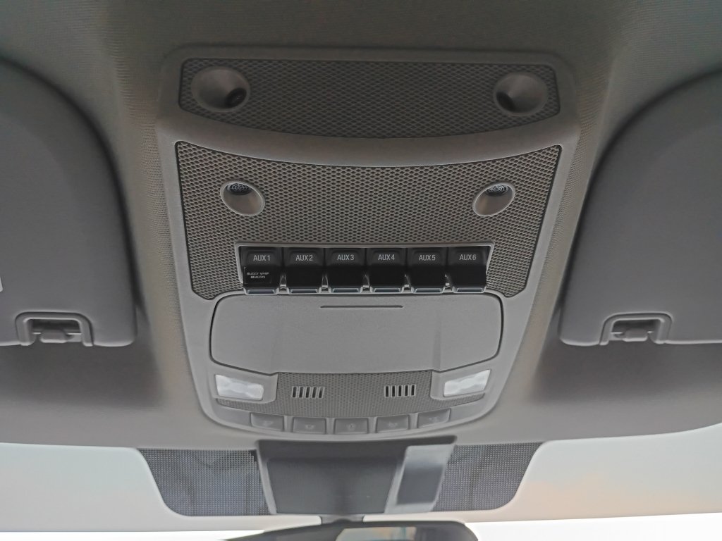 Used 2022 Oxford White Ford XL image 33