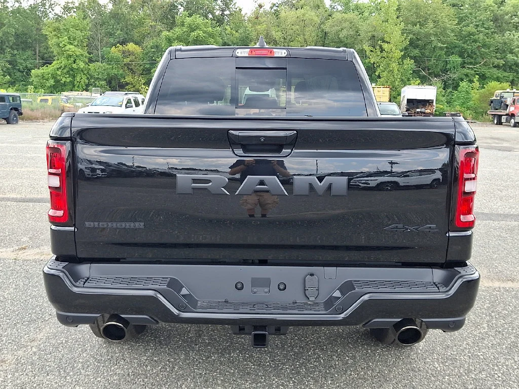 New 2027 Diamond Black Crystal Pearl-Coat Exterior Paint RAM Big Horn image 7