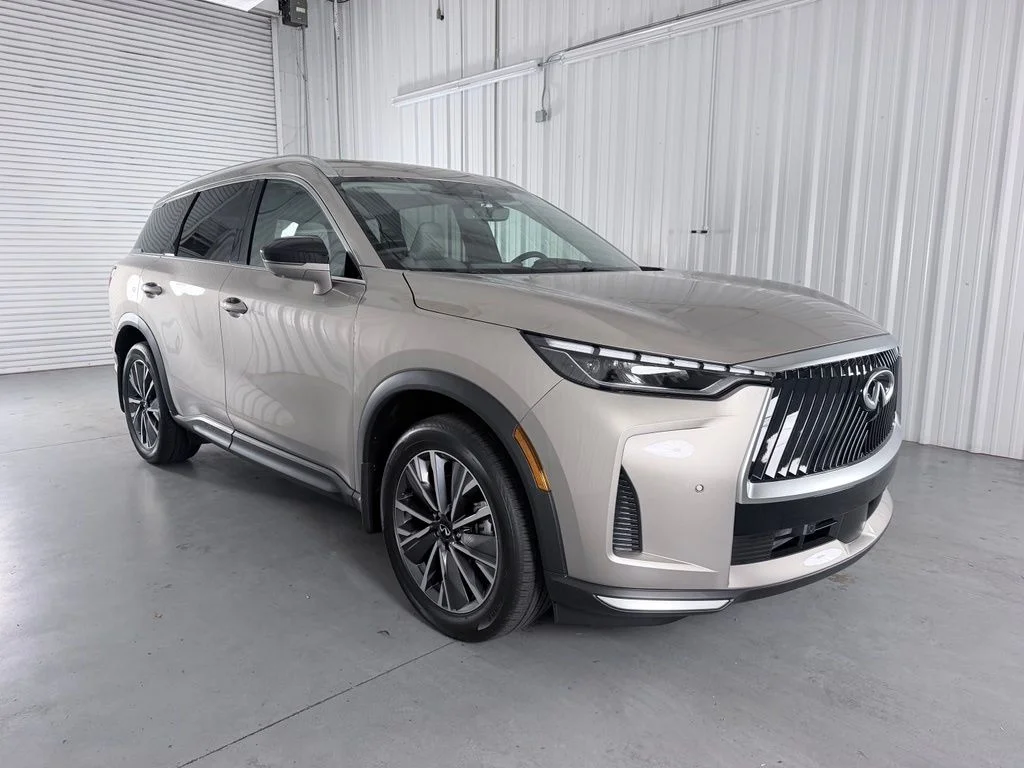 New 2027 WARM TITANIUM INFINITI Luxe FWD image 4