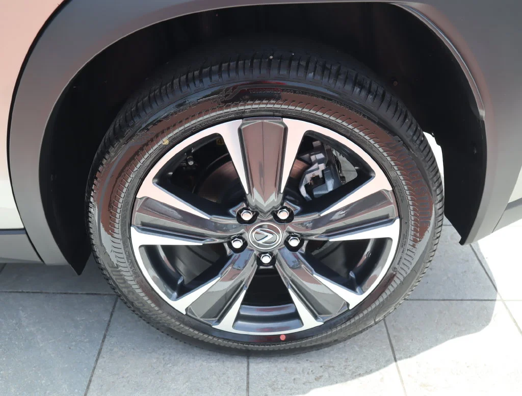 New 2026  Lexus 300h image 11