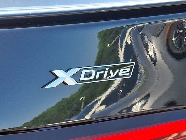 New 2027 Black Sapphire Metallic BMW 540i xDrive image 21