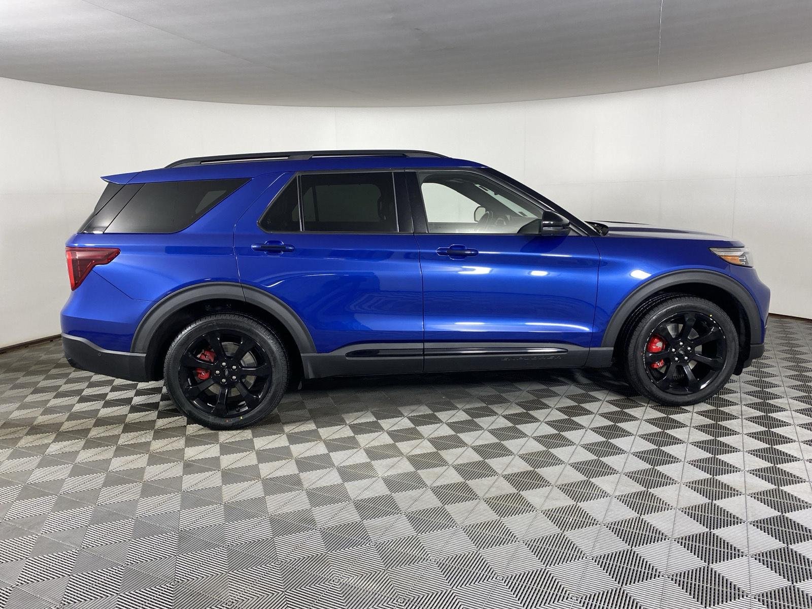 Used 2022 Atlas Blue Ford ST image 18