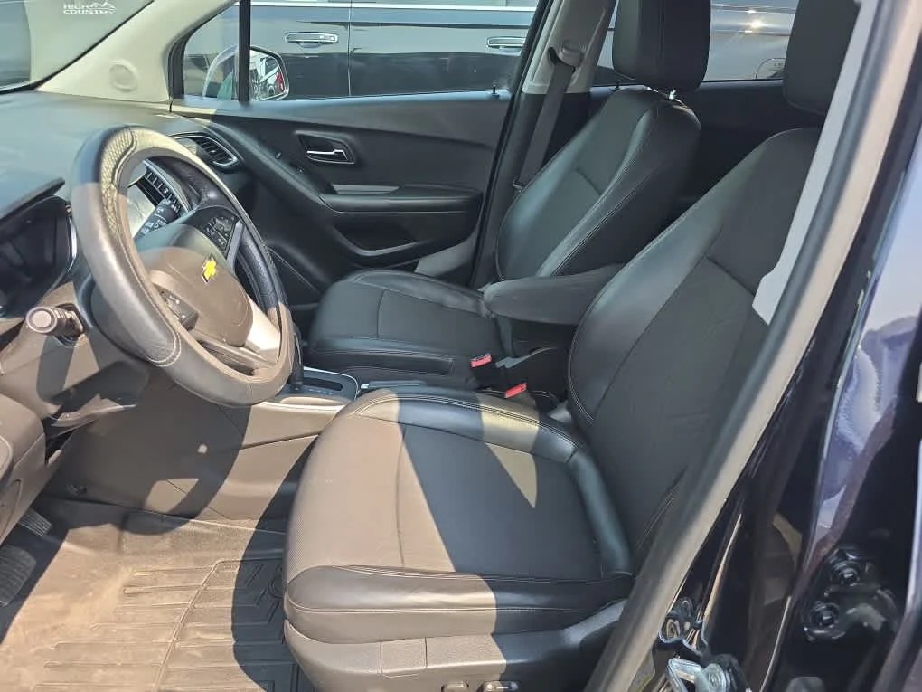 Used 2022 Midnight Blue Metallic Chevrolet LT image 8