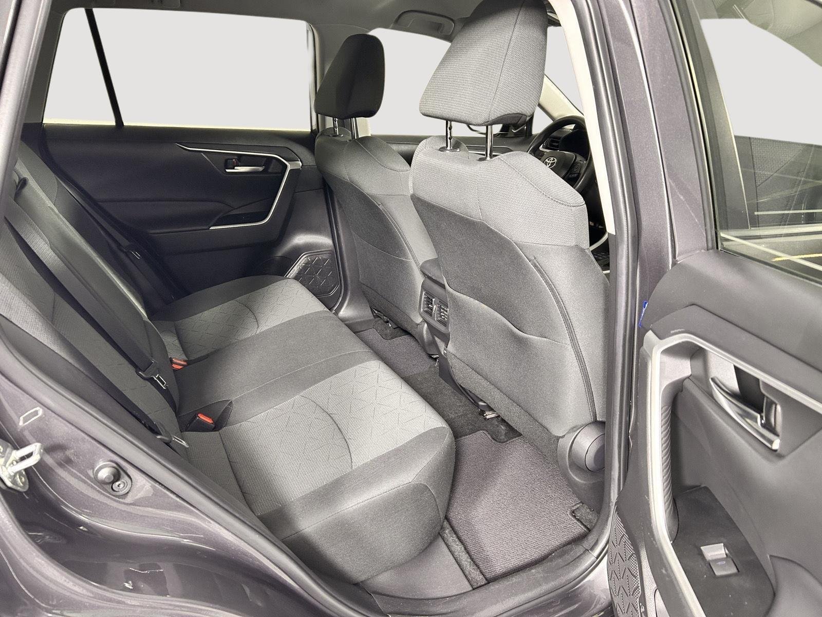 2022 Toyota RAV4 XLE - Photo 15