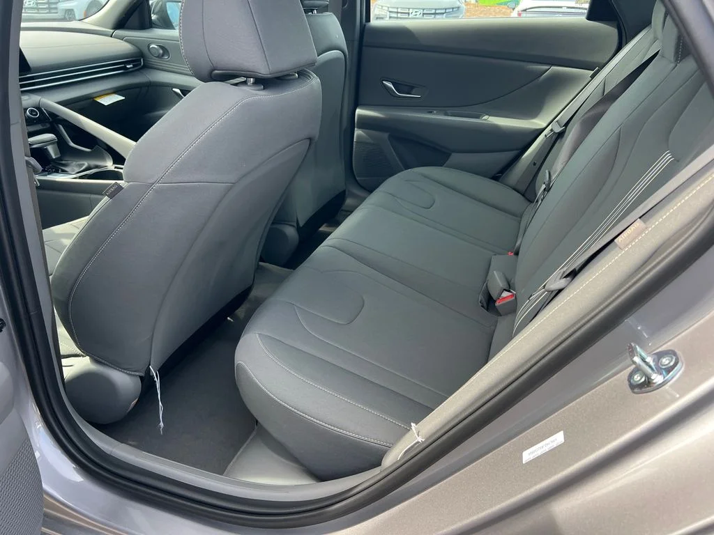 2025 Hyundai Elantra Blue - Photo 20