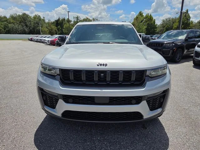 New 2026 Silver Zynith Exterior Paint Jeep 85th Anniversary Edition image 18