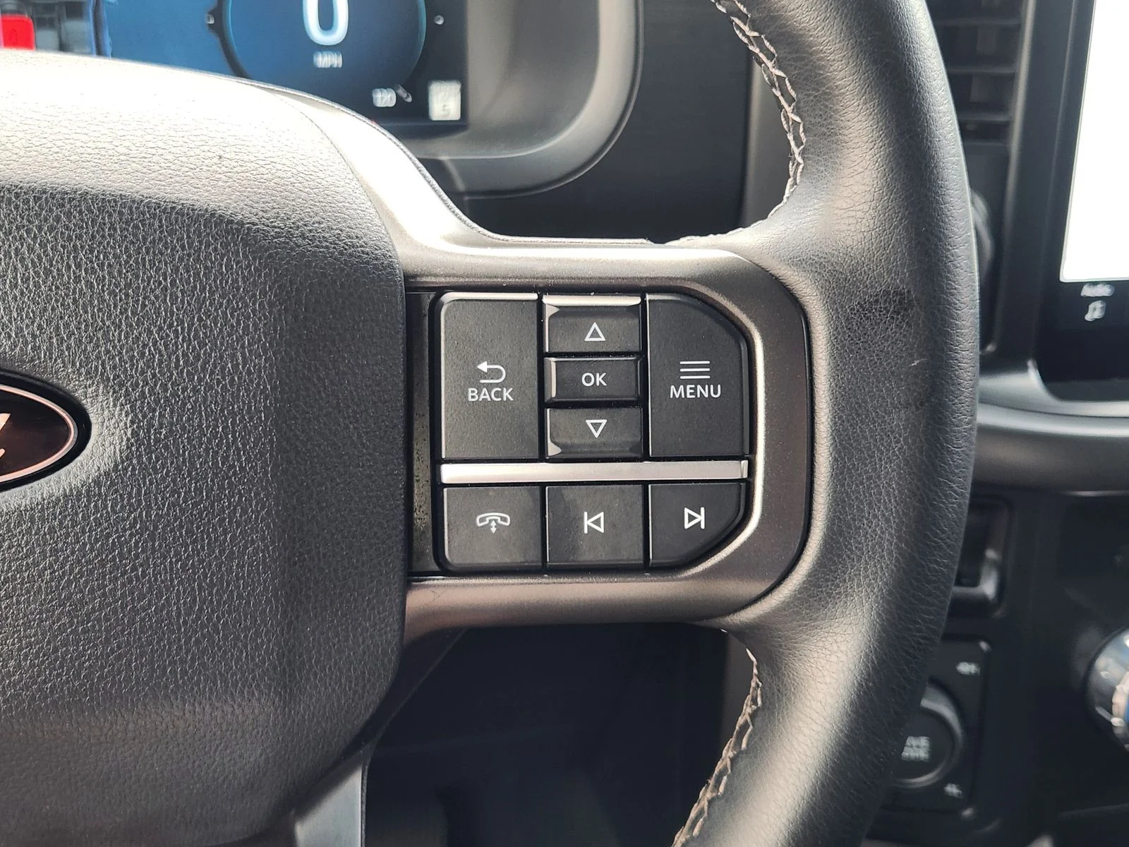 Used 2024 Silver Ford XLT image 27