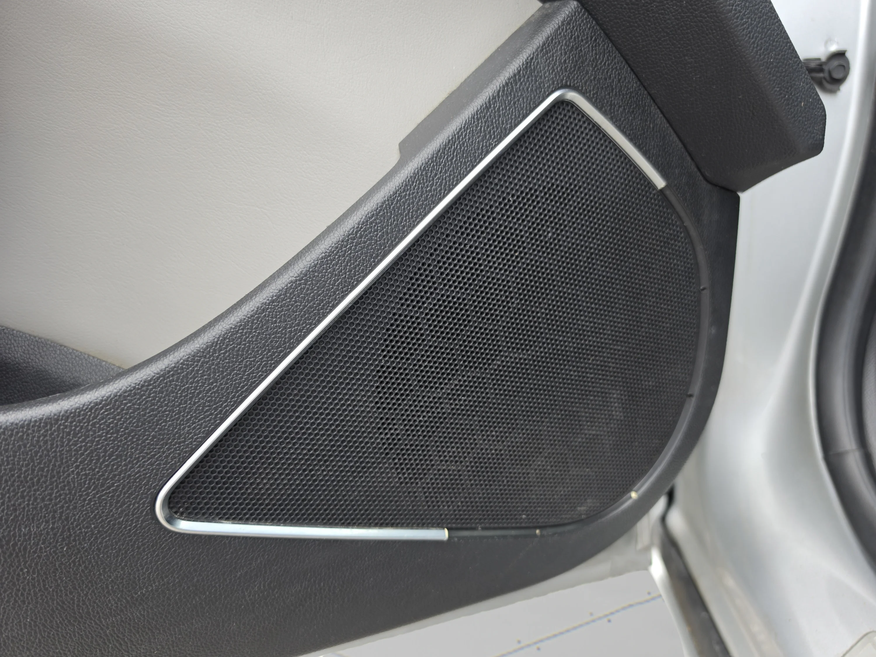 Used 2015 Quicksilver Metallic Buick Base image 23
