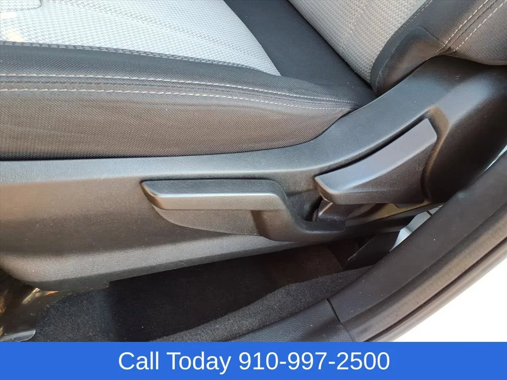 Used 2023 White Subaru  image 11