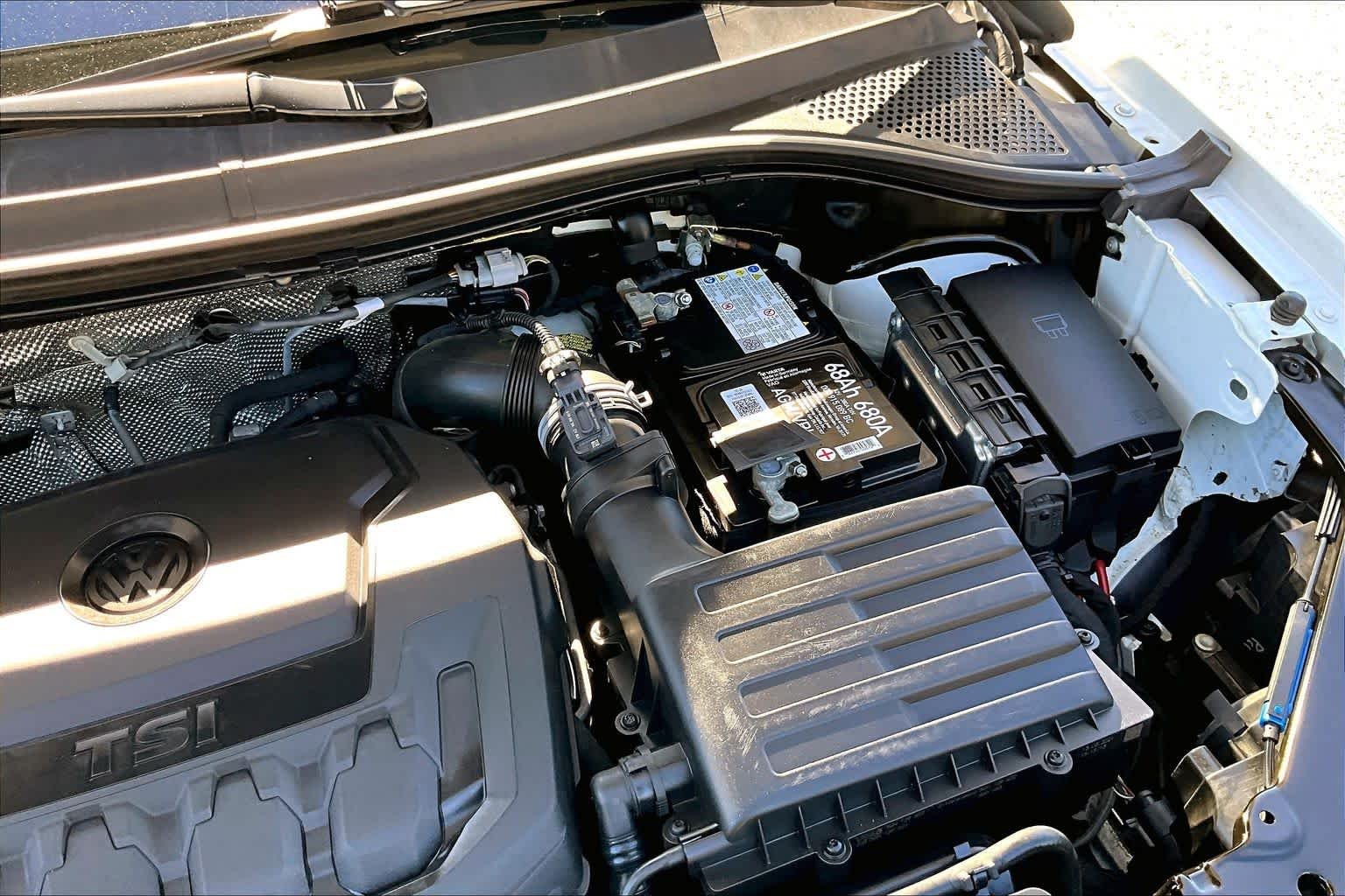 Used 2021  Volkswagen SE image 33