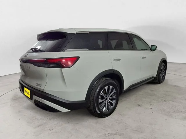 Used 2024 White INFINITI PURE image 5