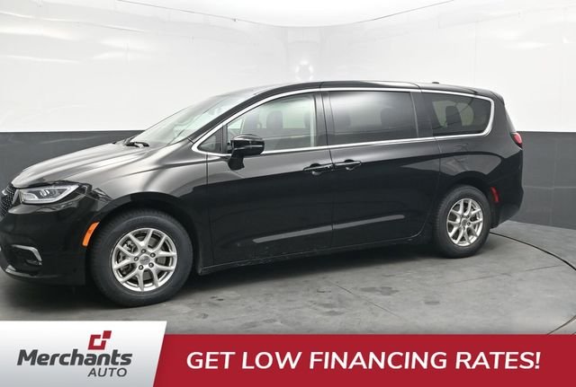 Used 2024 Black Chrysler Touring L image 3
