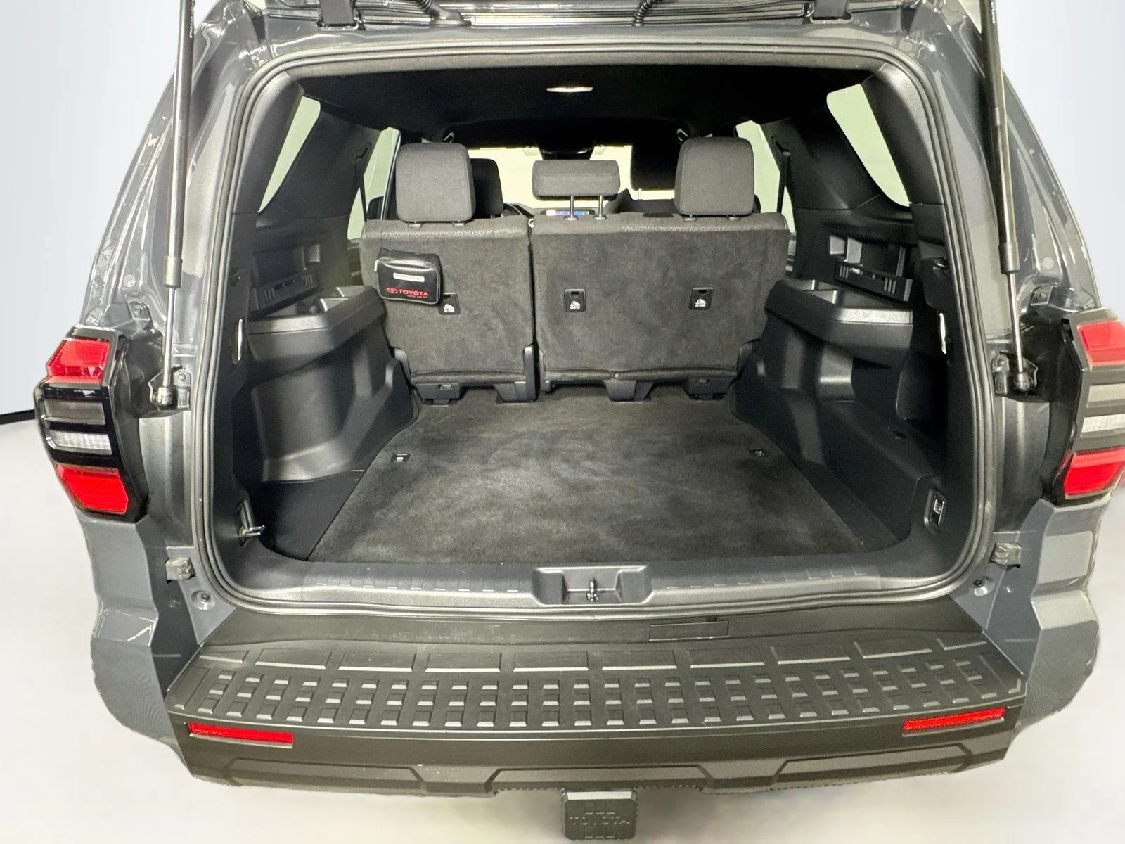 Certified Used 2025  Toyota SR5 image 22