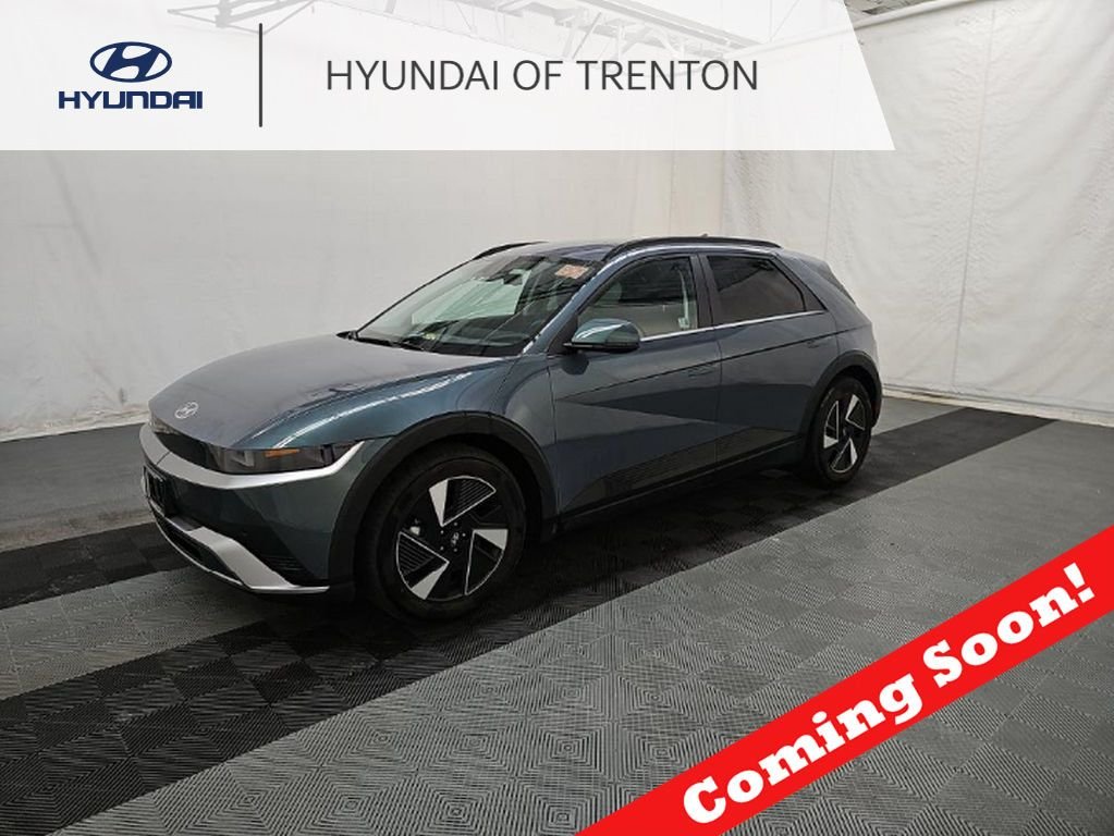 Used 2025 Green Hyundai SEL image 1