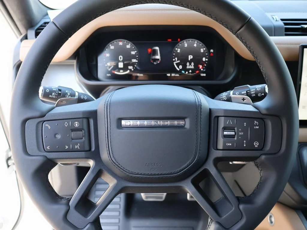 Certified Used 2025 Fuji White Land Rover V8 image 29