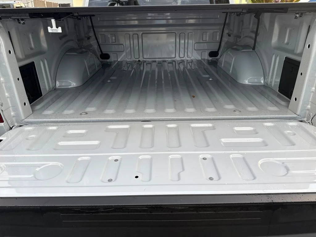 New 2025 White Ford XLT image 16