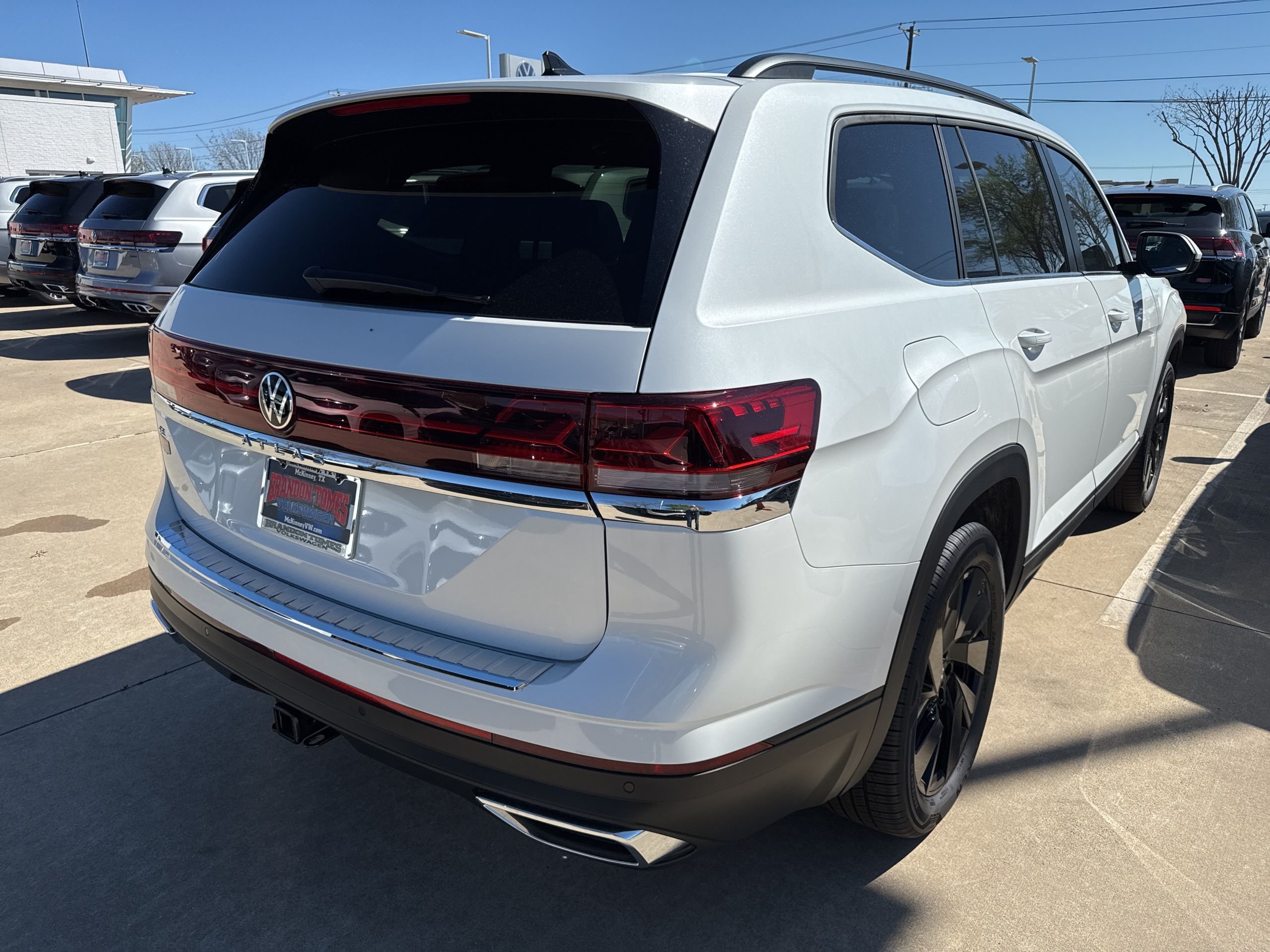 New 2026 White Volkswagen 2.0T SE w/Technology image 3