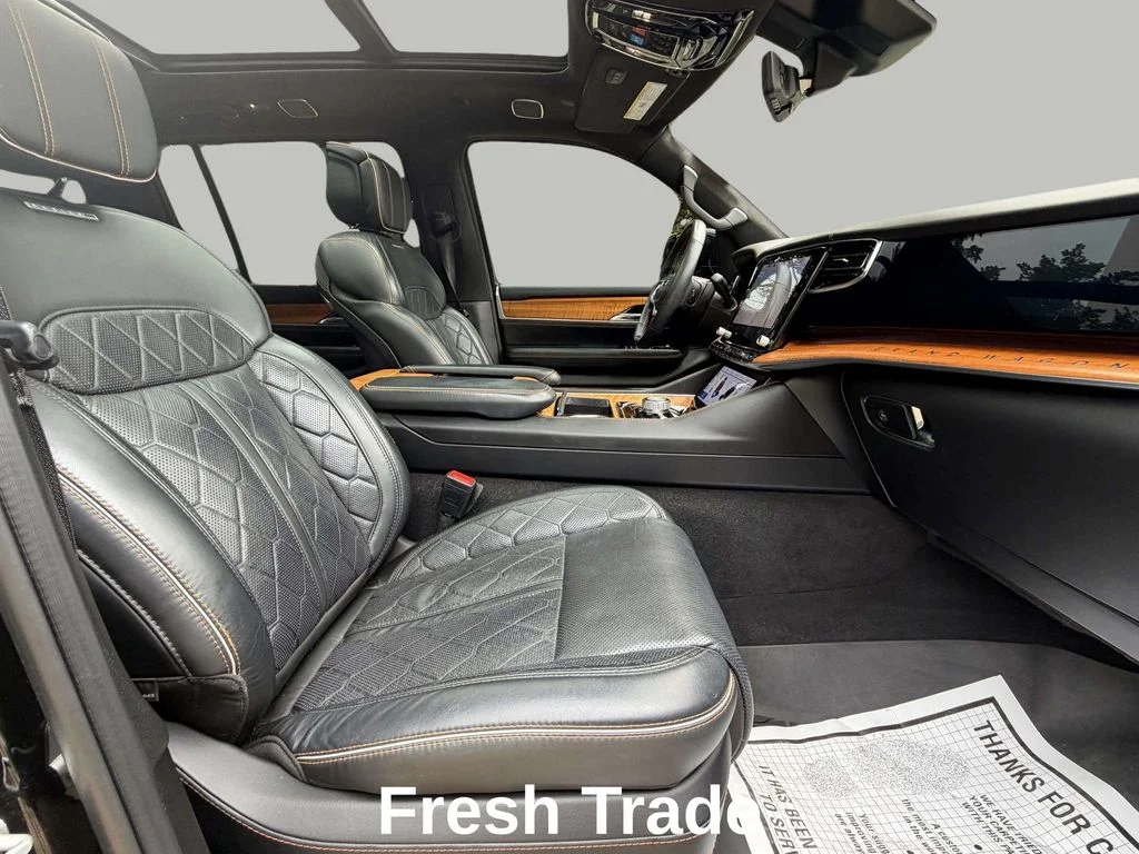 Used 2022 Diamond Black Crystal Pearlcoat Jeep Series III image 12