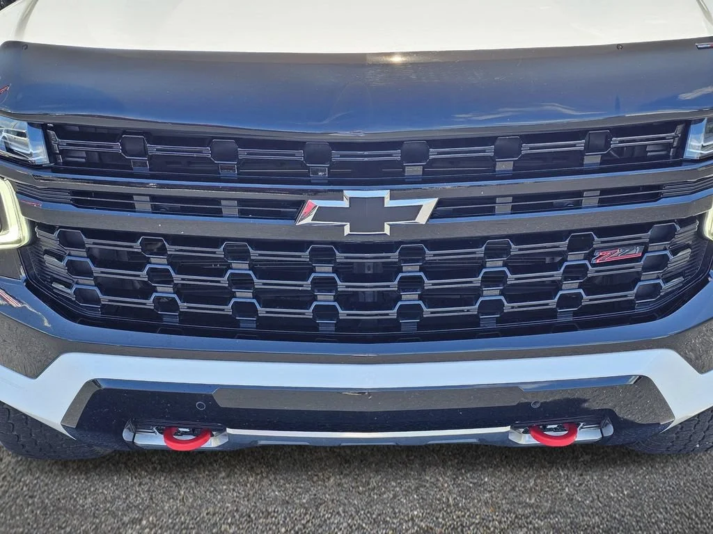 Used 2023 Summit White Chevrolet Z71 image 3
