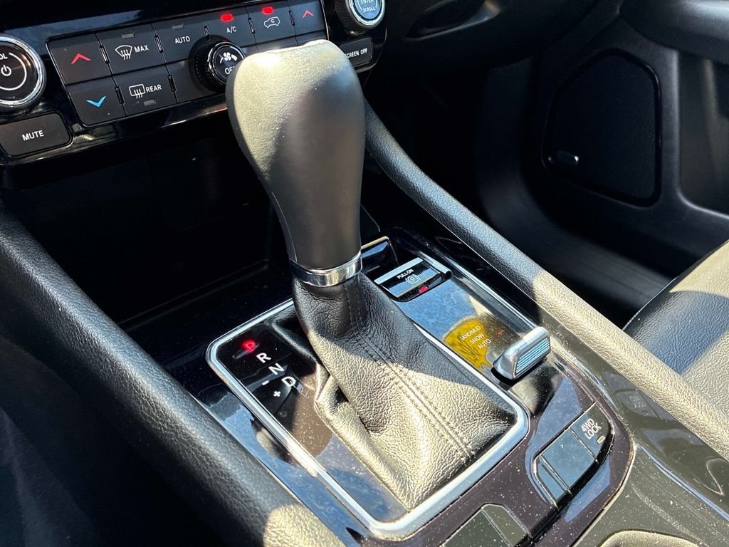 Used 2022 Silver Jeep Latitude image 29