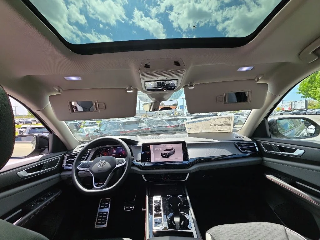 New 2026 Avocado Green Pearl Volkswagen 2.0T Peak Edition image 32
