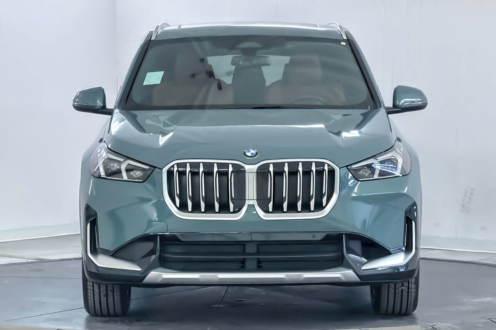 New 2026 Cape York Green Metallic BMW xDrive28i image 10